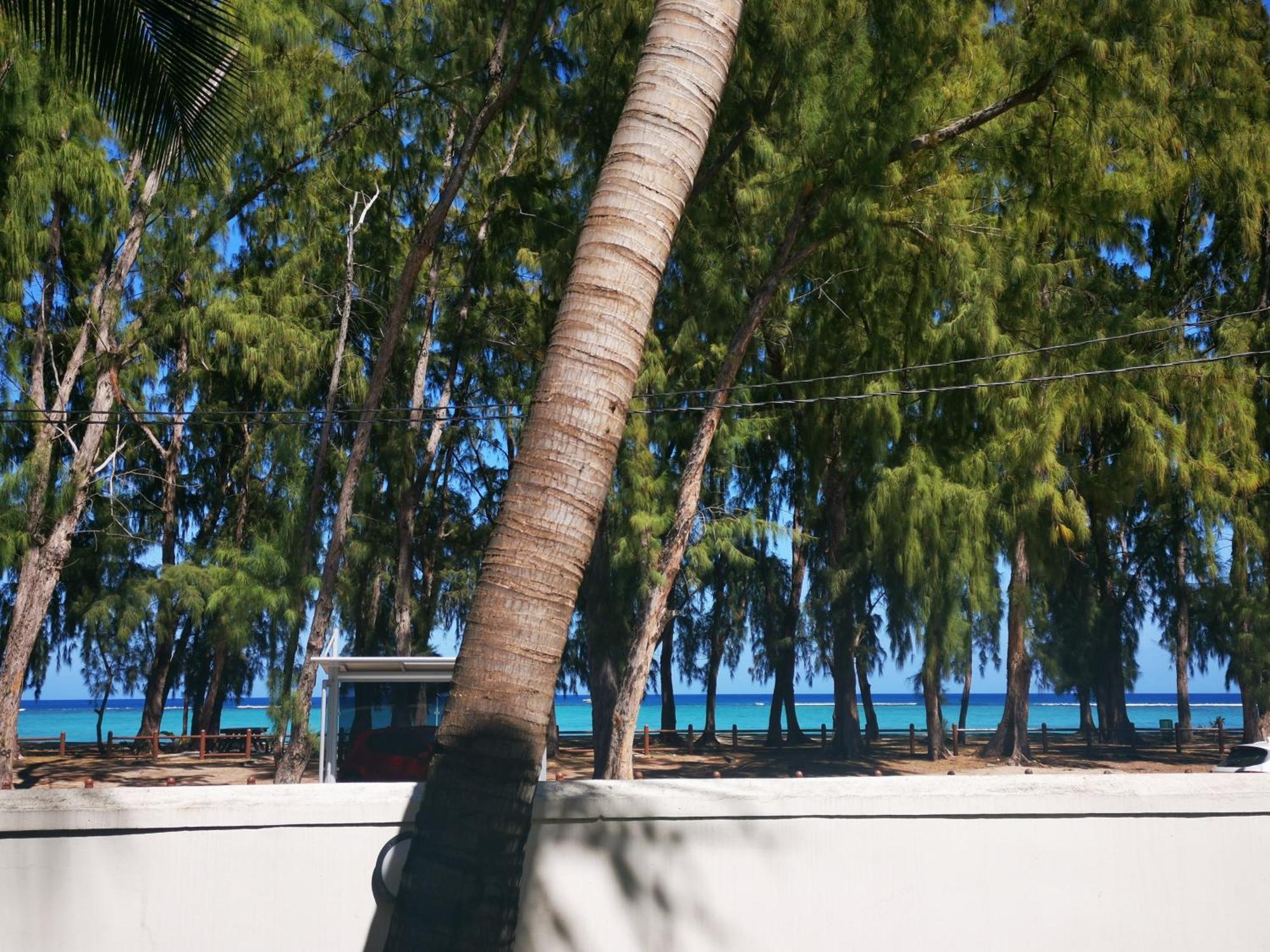 Oceanside Licenced Tourist Residence Flic-en-Flacq エクステリア 写真