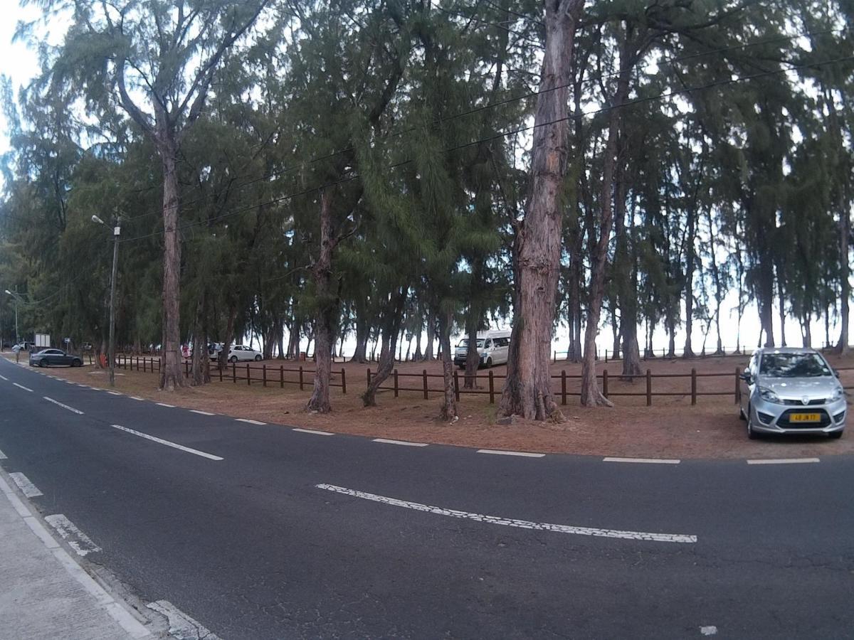 Oceanside Licenced Tourist Residence Flic-en-Flacq エクステリア 写真